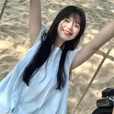 抽象画中的越南少女